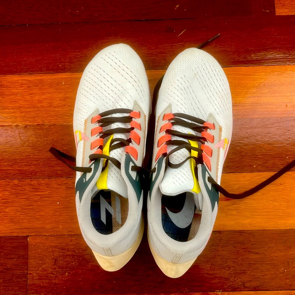 Nike Air Zoom Pegasus - size 9